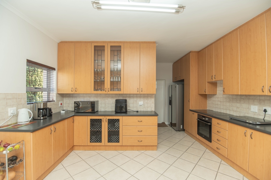 4 Bedroom Property for Sale in Summerstrand Eastern Cape